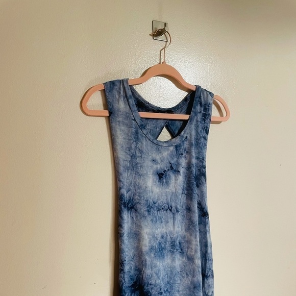 𝅺INTERI Open Back Pattern Gym Top - Picture 10 of 10